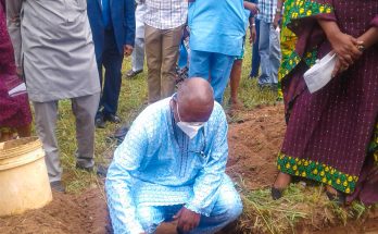 UI VC and oherdinitaries at the grounbreaking of a 300-capacity auditorium for Nursing department